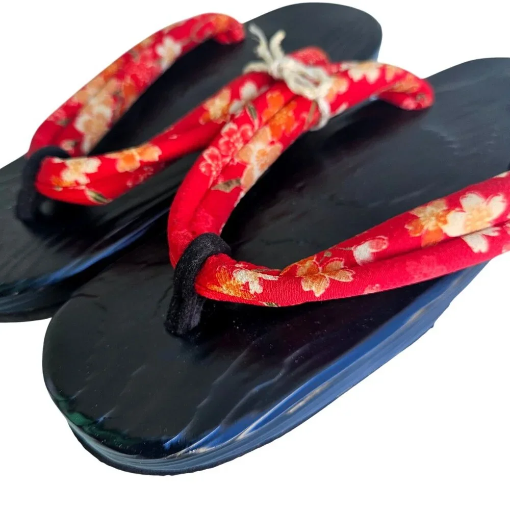 Japanese Geta Sandals Black Lacquer Red Floral Hanao S/M 6 to 7 Narrow - Picture 3 of 13